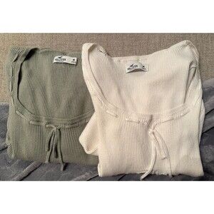 Two Hollister Women's Medium Long Sleeve Casual Blouses White And Sage Green